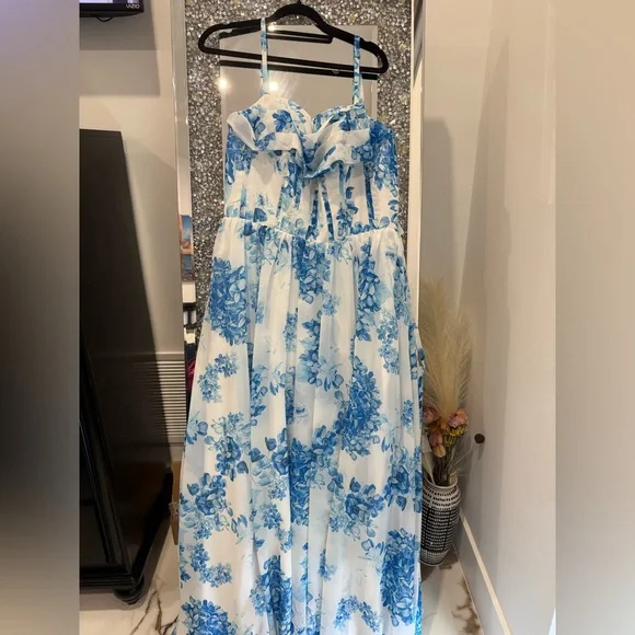 Elegant Blue Floral Strapless Dress - Picture 7 of 7